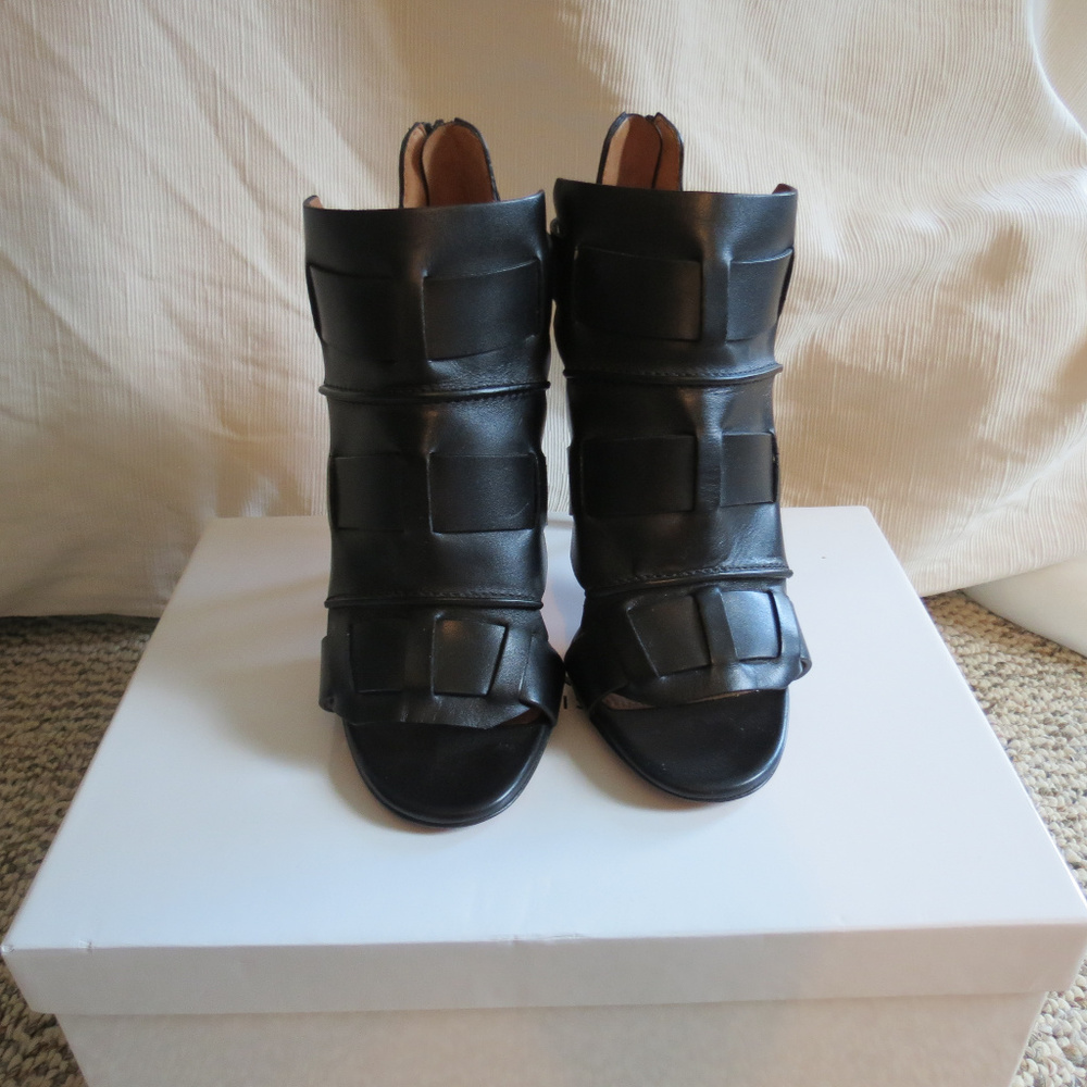 Givenchy black heel